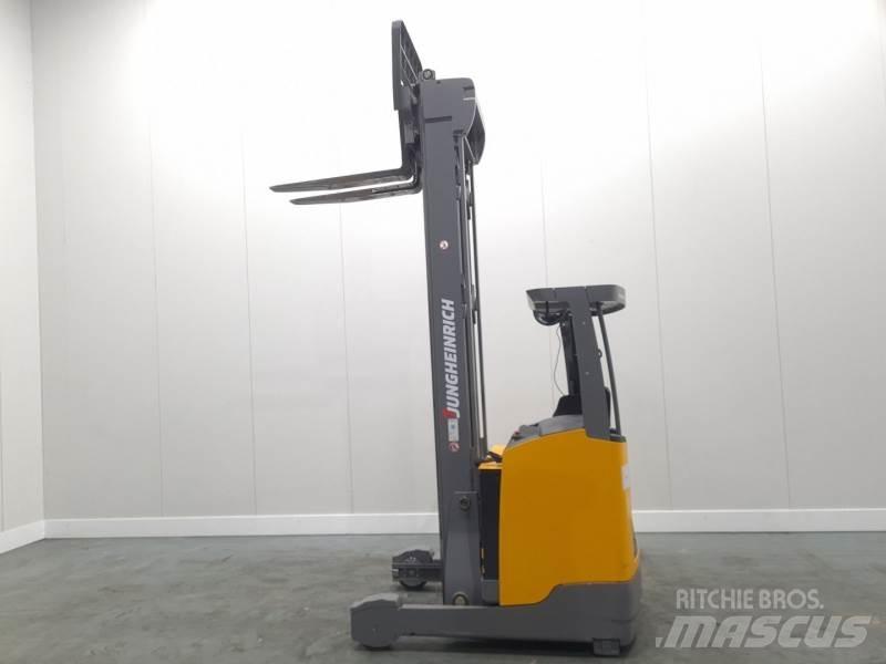 Jungheinrich ETV318 Schubmaststapler