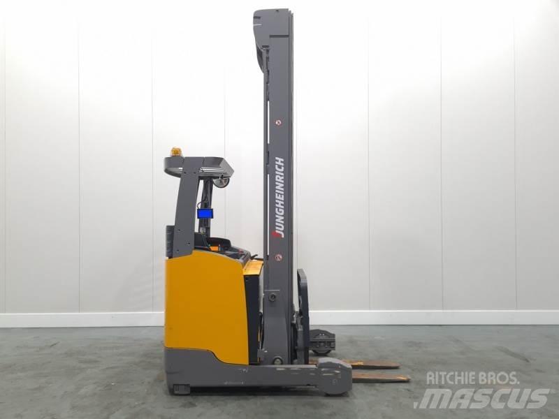 Jungheinrich ETV318 Schubmaststapler