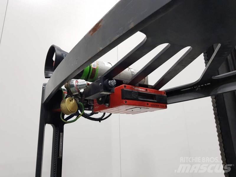 Linde R16 PYROBAN Schubmaststapler