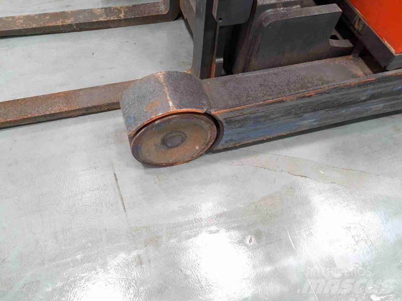 Linde R16HD-01 1120 Schubmaststapler