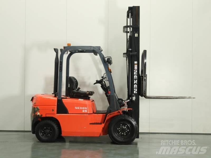 Nexen FDR25 Dieselstapler