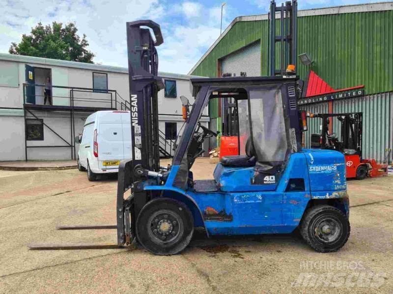 Nissan FO4D40Q2 Dieselstapler
