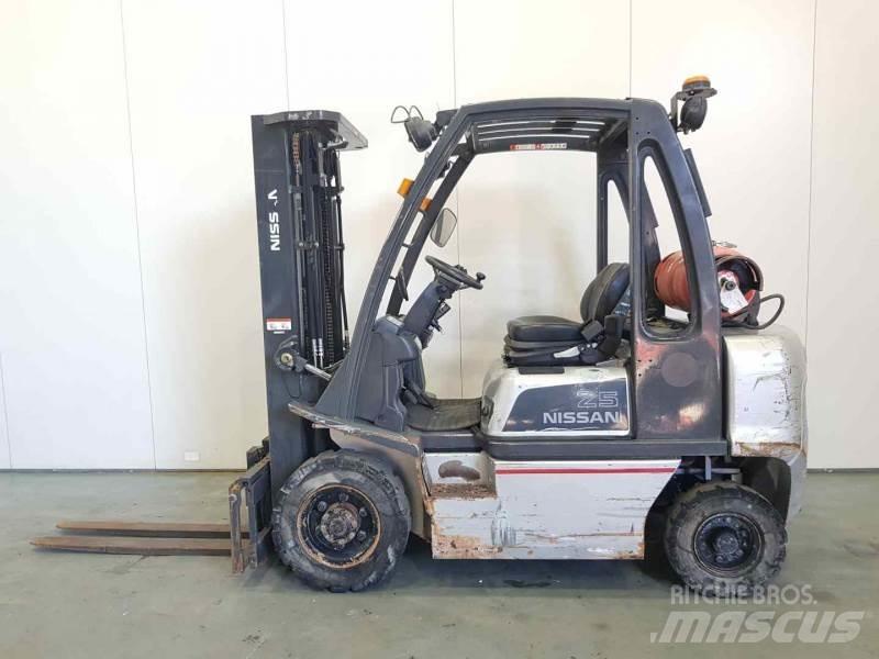 Nissan U1D272520 Gasstapler
