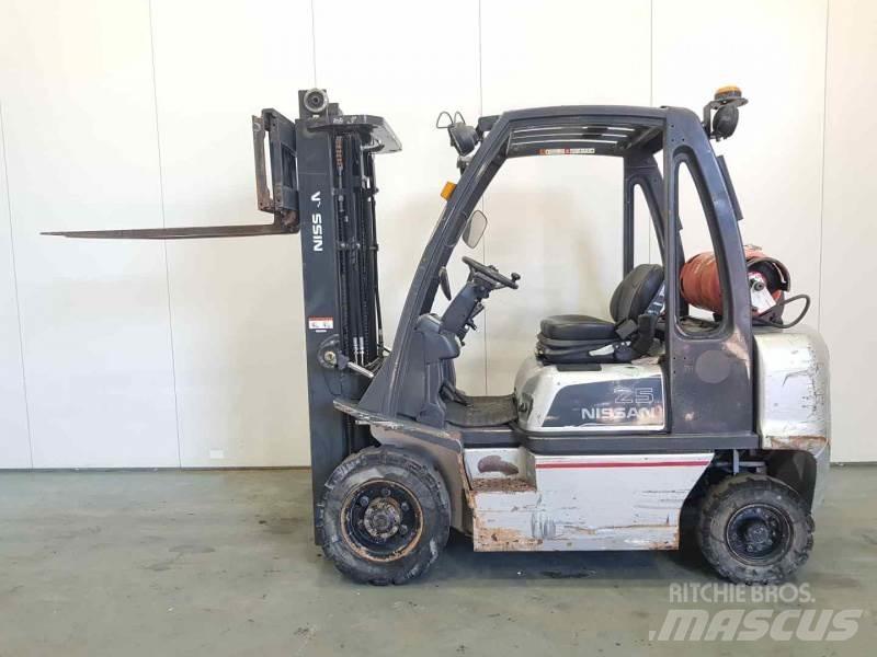 Nissan U1D272520 Gasstapler