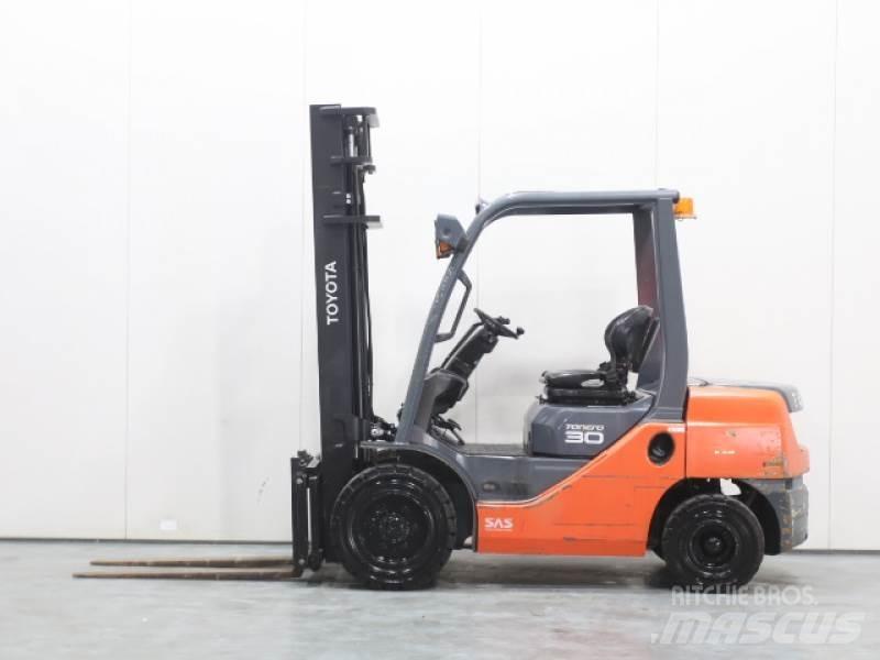 Toyota 02-8FDF30 Dieselstapler