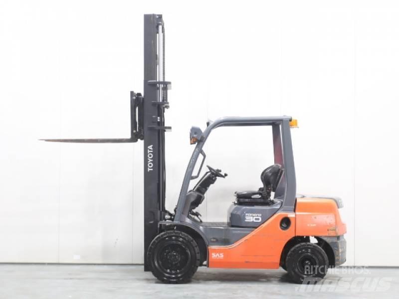 Toyota 02-8FDF30 Dieselstapler