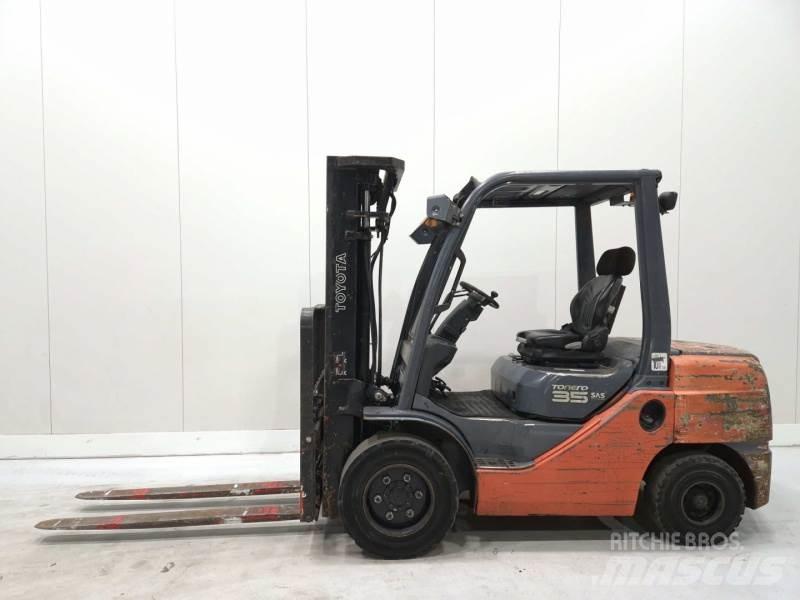Toyota 52-8FDJF35 Dieselstapler