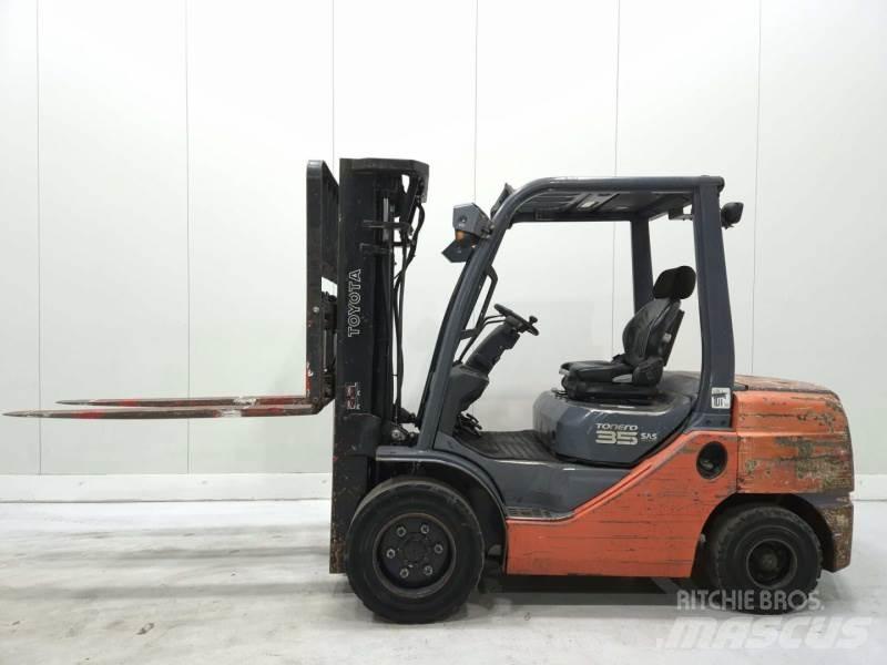 Toyota 52-8FDJF35 Dieselstapler