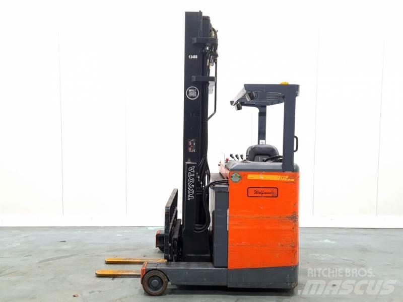 Toyota 6FBRE-12 Schubmaststapler