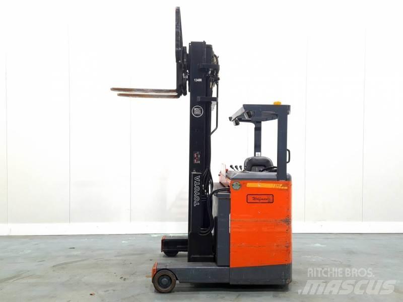 Toyota 6FBRE-12 Schubmaststapler