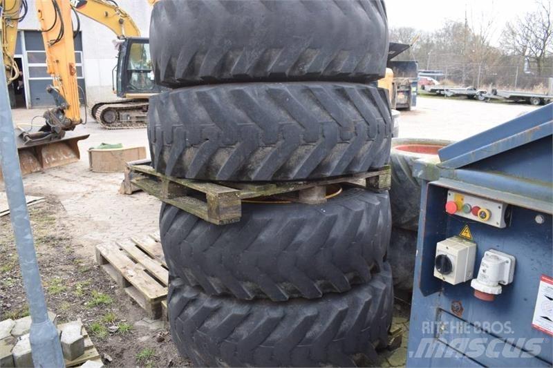 JCB 4 CX Reifen