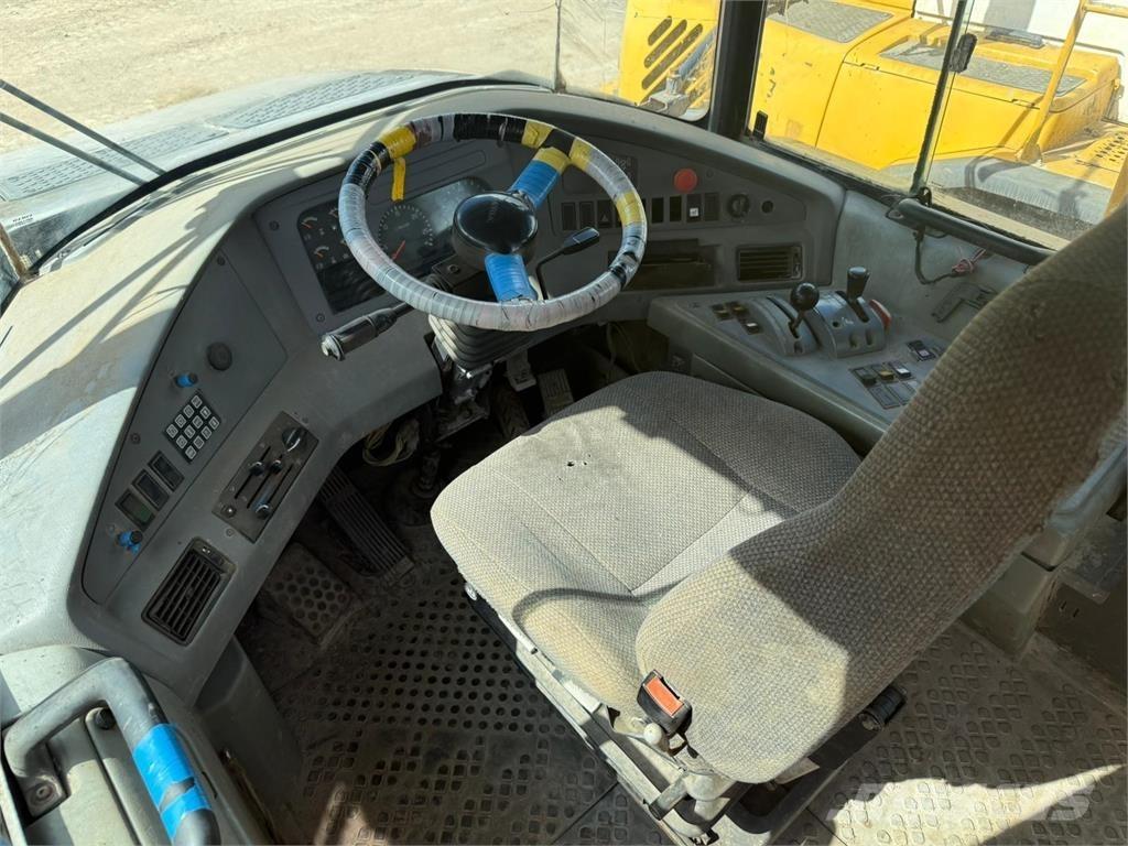 Volvo A40D Dumper - Knickgelenk