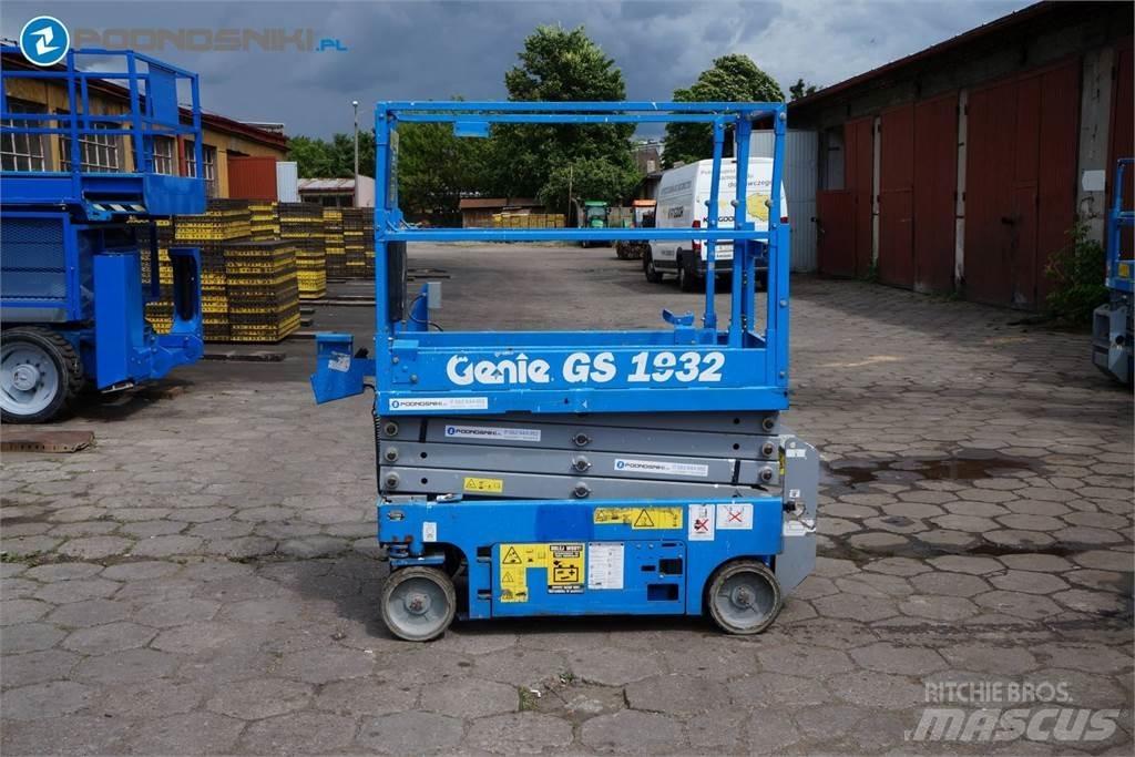 Genie 1932 Scheren-Arbeitsbühnen