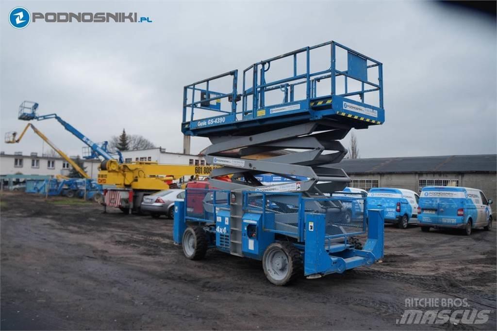 Genie 4390 Scheren-Arbeitsbühnen
