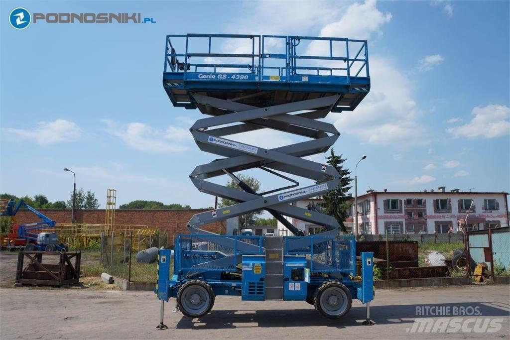 Genie 4390 RT Scheren-Arbeitsbühnen