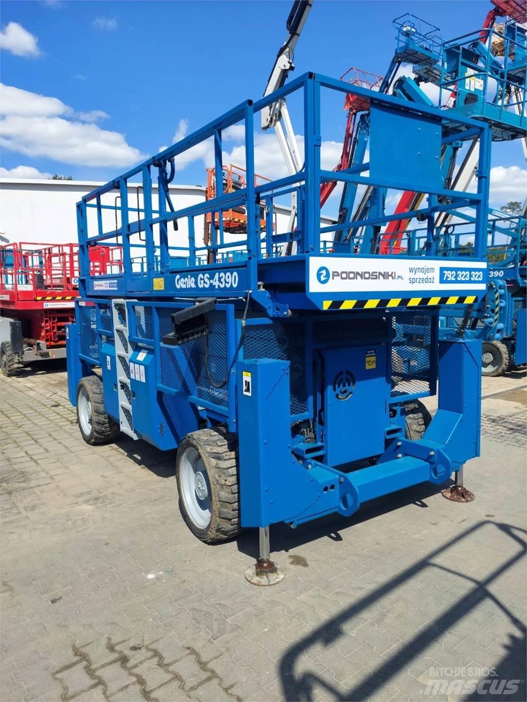 Genie GS-4390 RT Scheren-Arbeitsbühnen