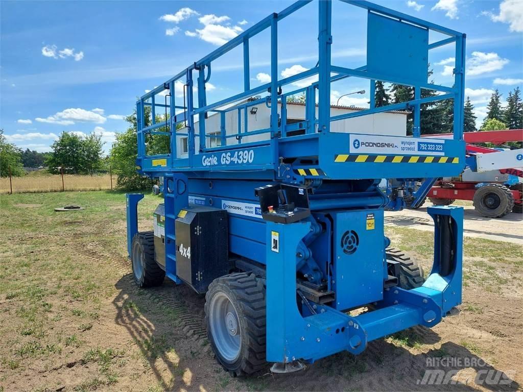 Genie GS-4390 RT Scheren-Arbeitsbühnen