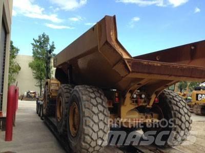 CAT 725 Dumper - Knickgelenk