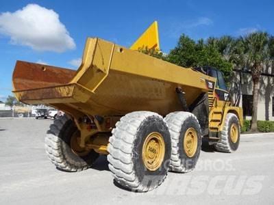 CAT 725 Dumper - Knickgelenk