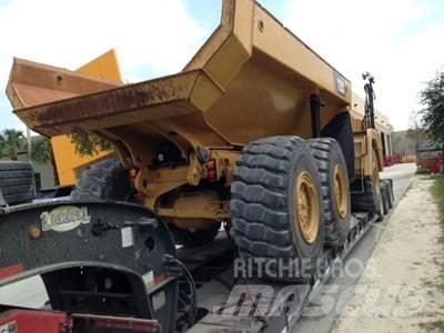 CAT 725C Dumper - Knickgelenk