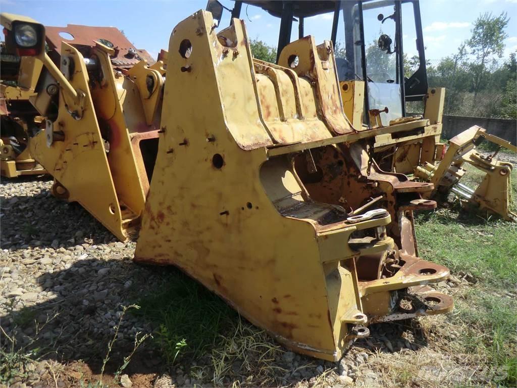 CAT 963D Chassis