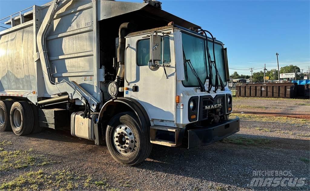Mack 600 Müllwagen
