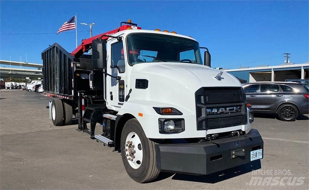 Mack MD7 Greifer