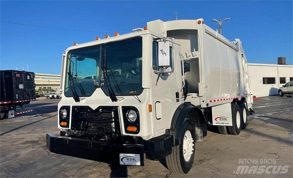 Mack MRU613 Müllwagen