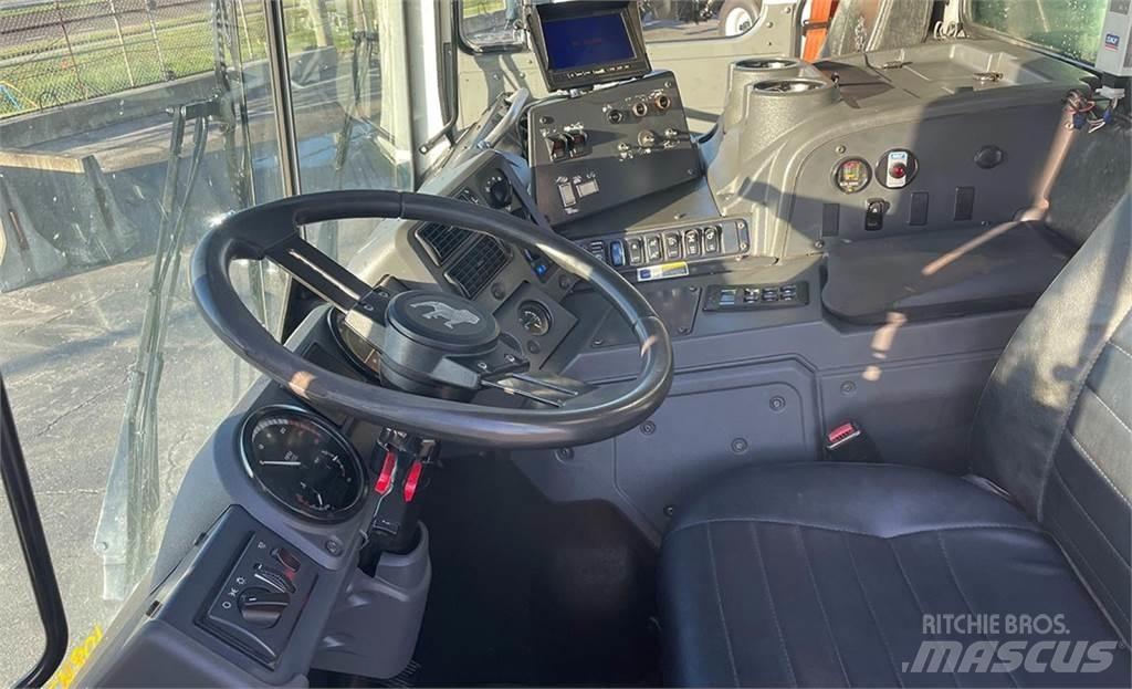 Mack MRU613 Müllwagen