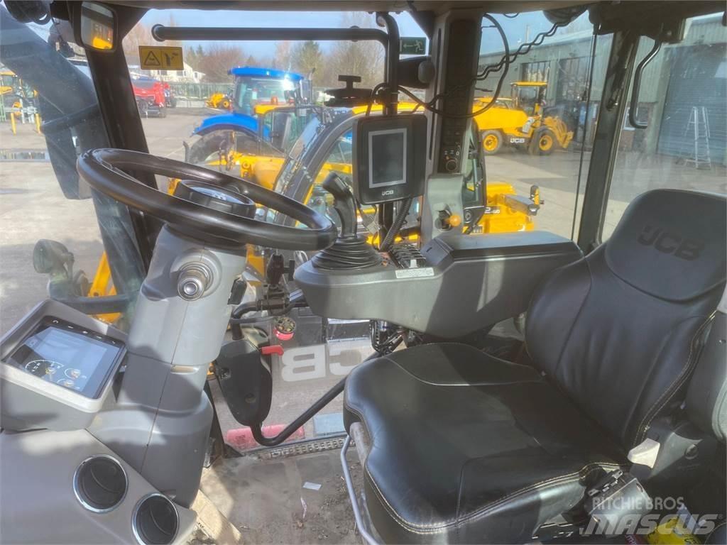 JCB 4220 Traktoren