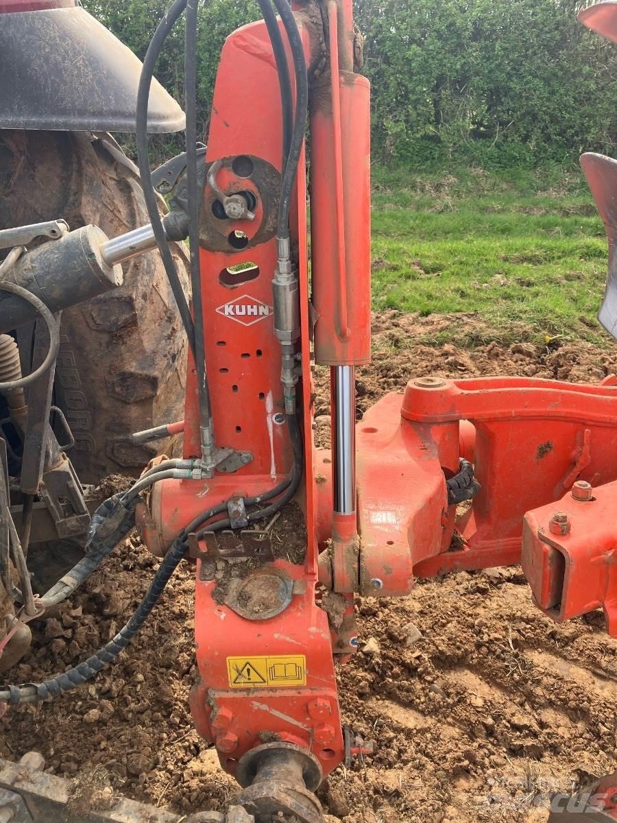 Kuhn MM123 Konventionelle Pflüge