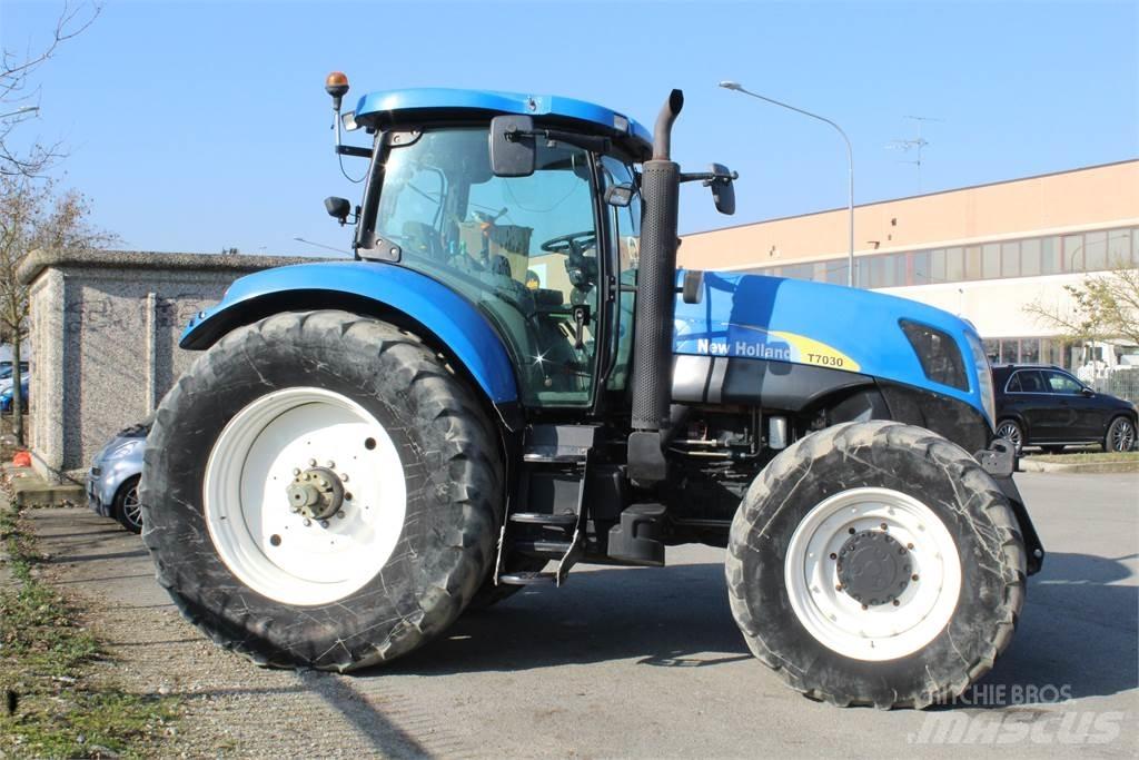 New Holland T7030 Traktoren