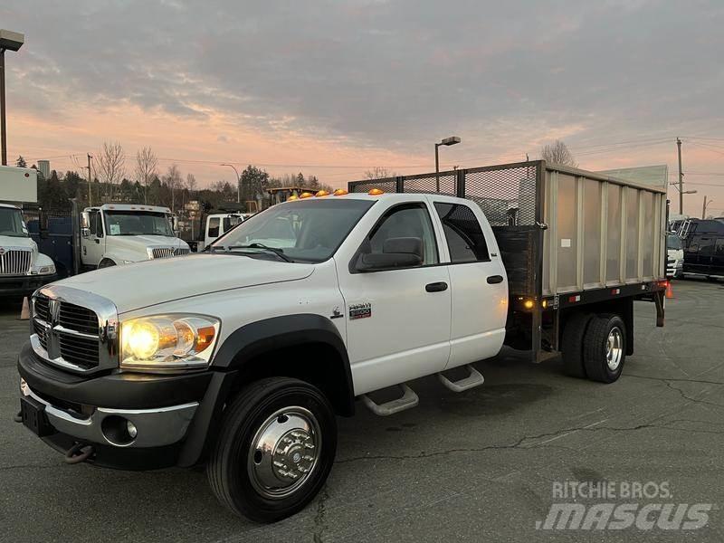 Dodge Ram 5500 Pritschenwagen/Pritschenwagen mit Seitenklappe