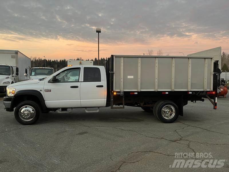 Dodge Ram 5500 Pritschenwagen/Pritschenwagen mit Seitenklappe