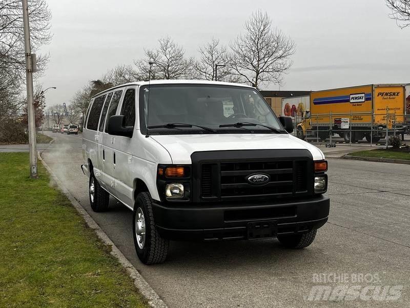 Ford Econoline PKWs