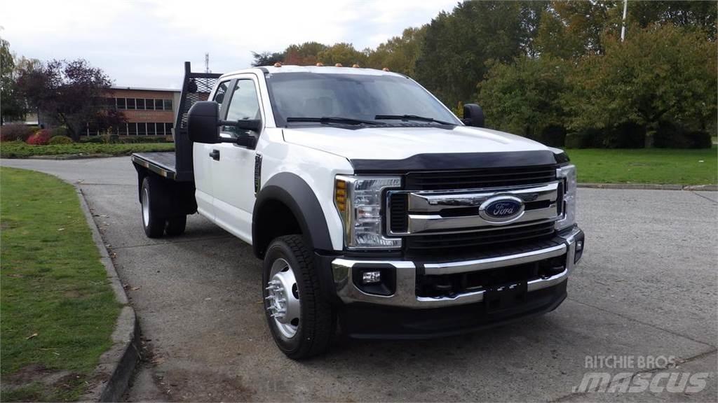 Ford F-550 Pritschenwagen/Pritschenwagen mit Seitenklappe