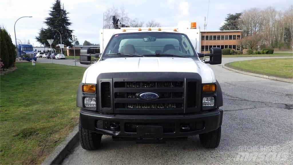 Ford F-550 Kranwagen