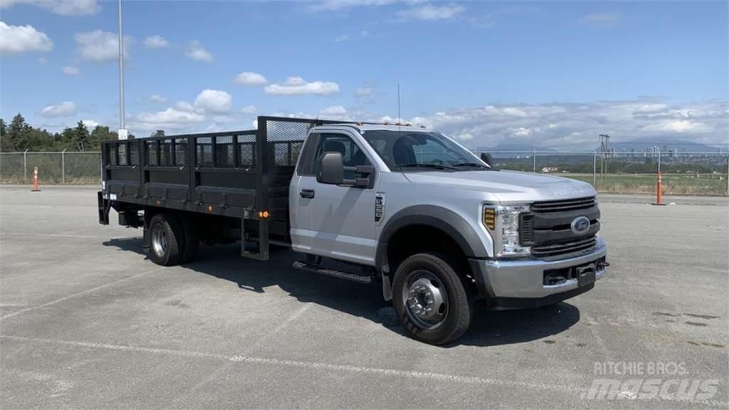 Ford F-550 Pritschenwagen/Pritschenwagen mit Seitenklappe
