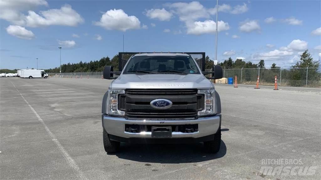 Ford F-550 Pritschenwagen/Pritschenwagen mit Seitenklappe