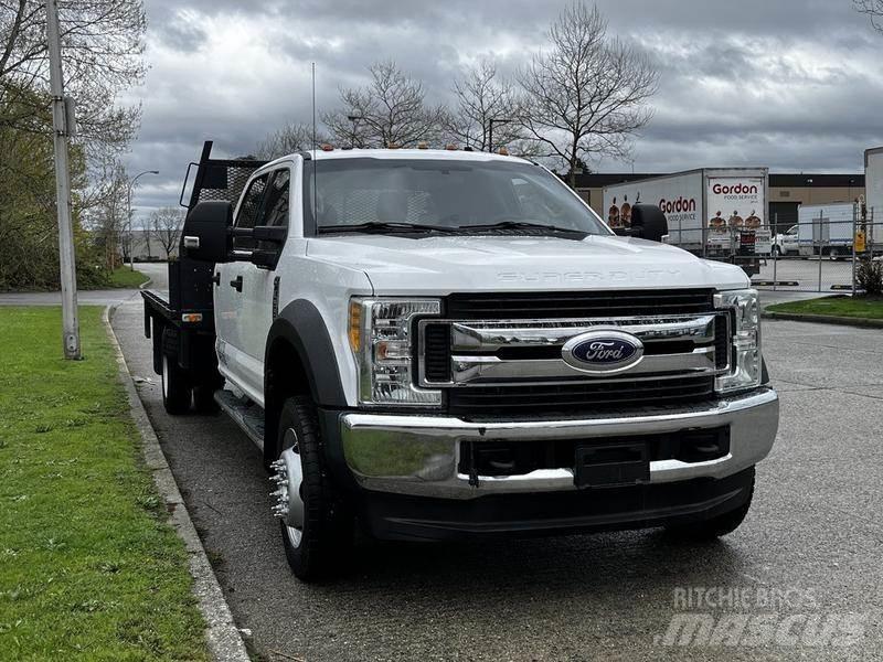 Ford F-550 Pritschenwagen/Pritschenwagen mit Seitenklappe