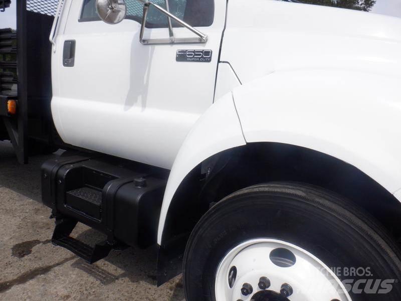 Ford F-650 Pritschenwagen/Pritschenwagen mit Seitenklappe