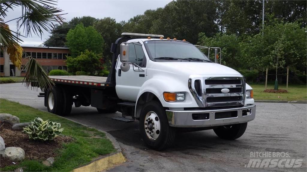 Ford F-750 Pritschenwagen/Pritschenwagen mit Seitenklappe