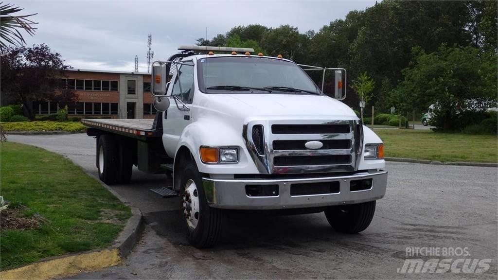 Ford F-750 Pritschenwagen/Pritschenwagen mit Seitenklappe