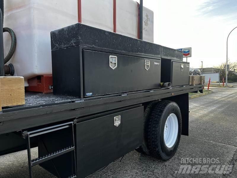Ford F-750 Pritschenwagen/Pritschenwagen mit Seitenklappe