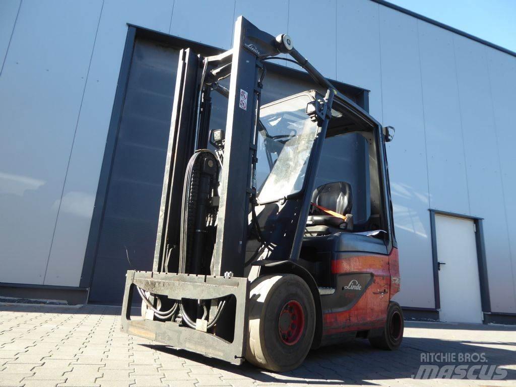 Linde E25-01 Elektrostapler