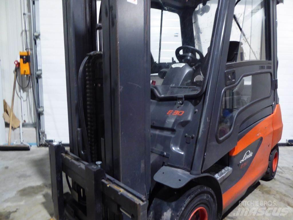 Linde E30-01 Elektrostapler
