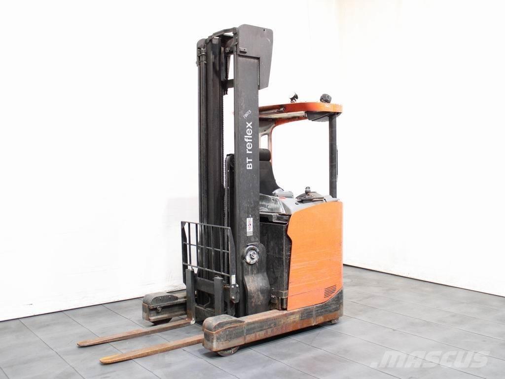 BT RRE 140 Schubmaststapler