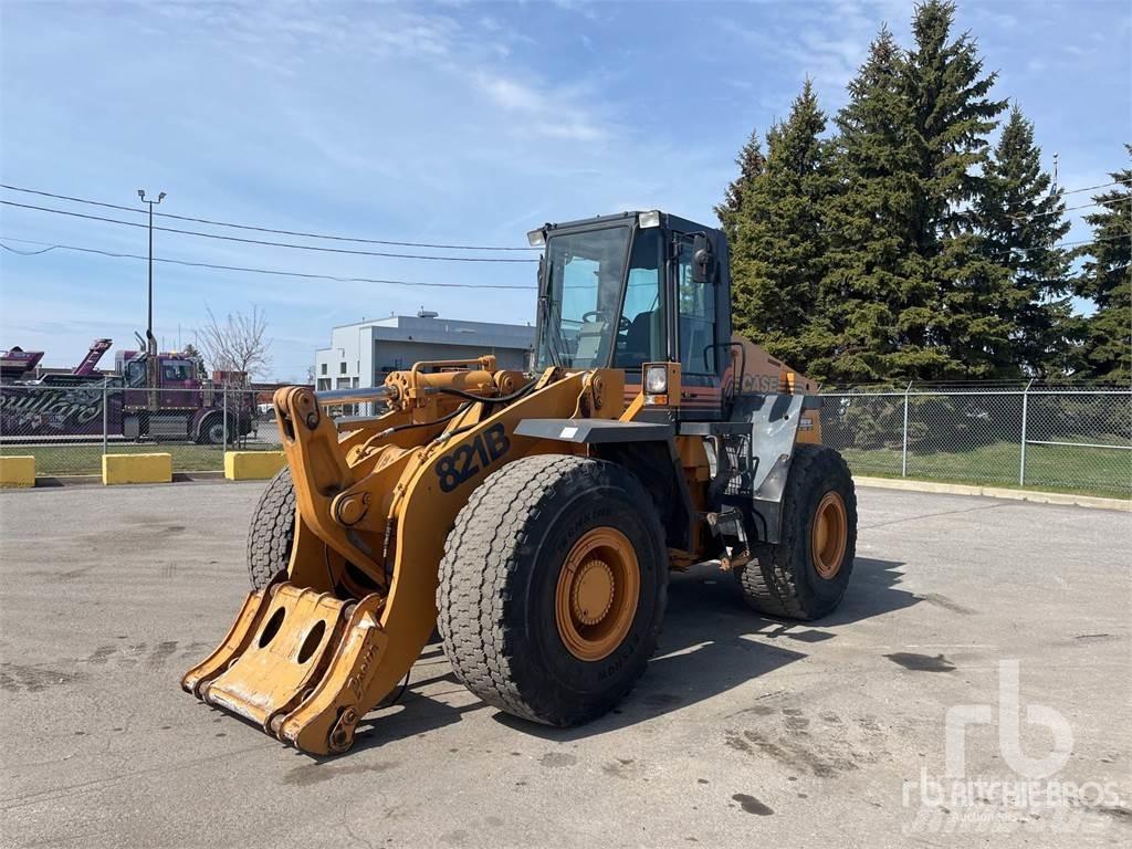 CASE 821B Radlader
