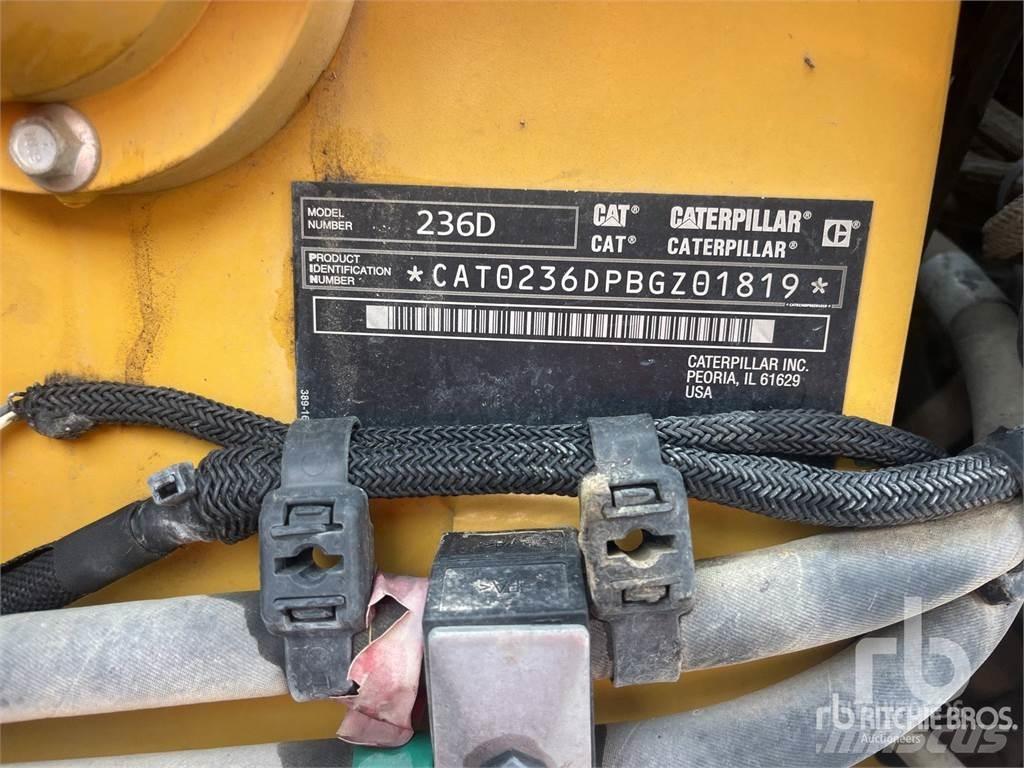 CAT 236D Kompaktlader