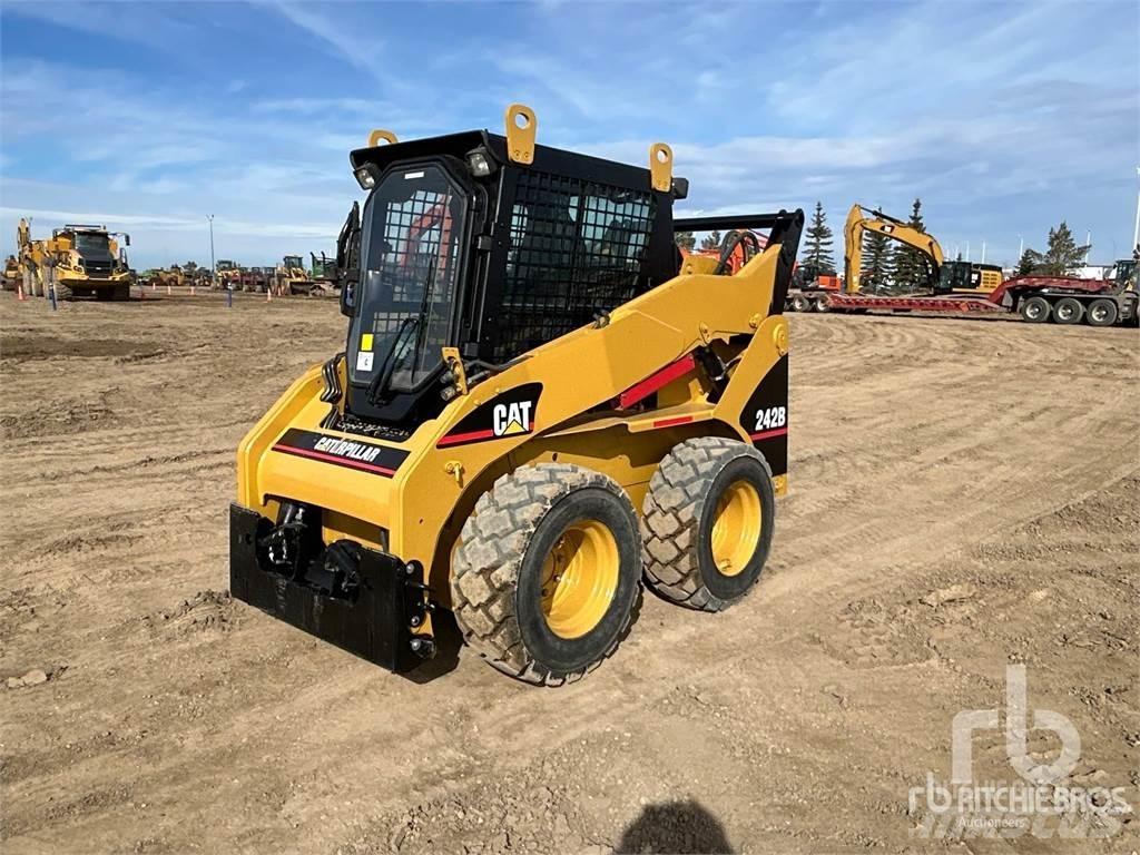 CAT 242B3 Kompaktlader
